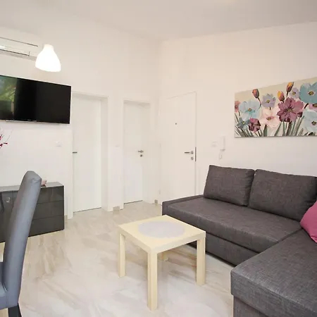 In Mit Eigenem Balkon By Interhome 아파트 바슈카
