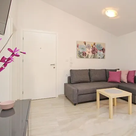 In Mit Eigenem Balkon By Interhome *