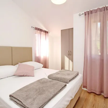 In Mit Eigenem Balkon By Interhome * 바슈카