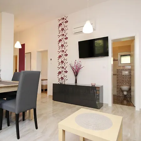 아파트 In Mit Eigenem Balkon By Interhome