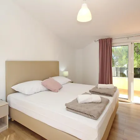 In Mit Eigenem Balkon By Interhome 바슈카